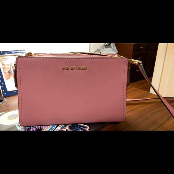 Michael kors cross body - Picture 1 of 6